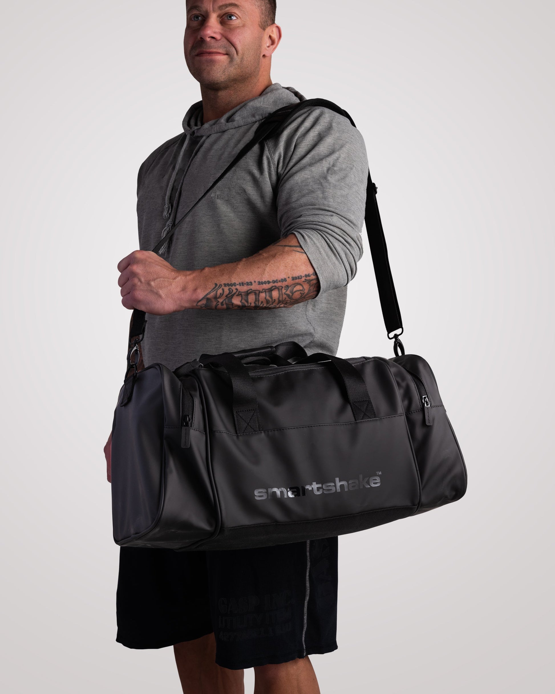 gym-bag-black-e8 Smartshake_GymBag_Black_lifestyle2.jpg