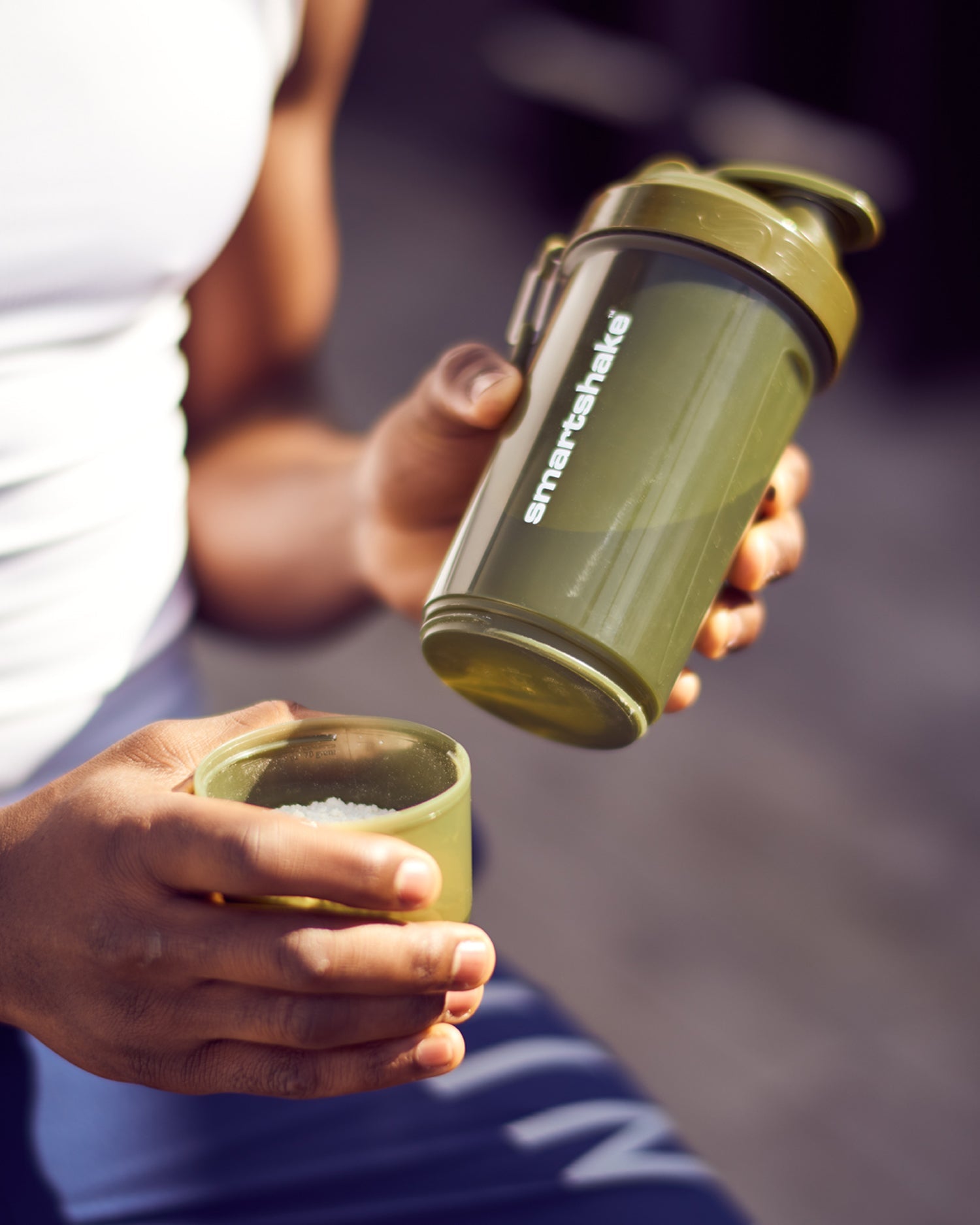 original2go-one-army-green-b7 Smartshake_O2Go_Army_green_lifestyle.jpg