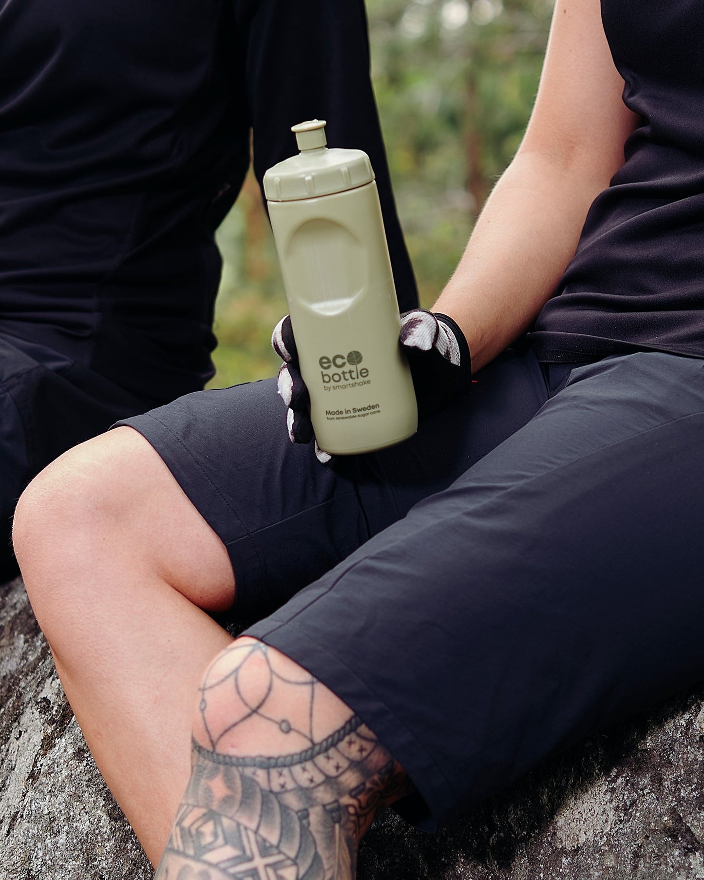 ecobottle-500-squeeze-dusky-green-s7 samrtshake_ecobottle_500_squeeze_lifestyle_dusky_green.jpg