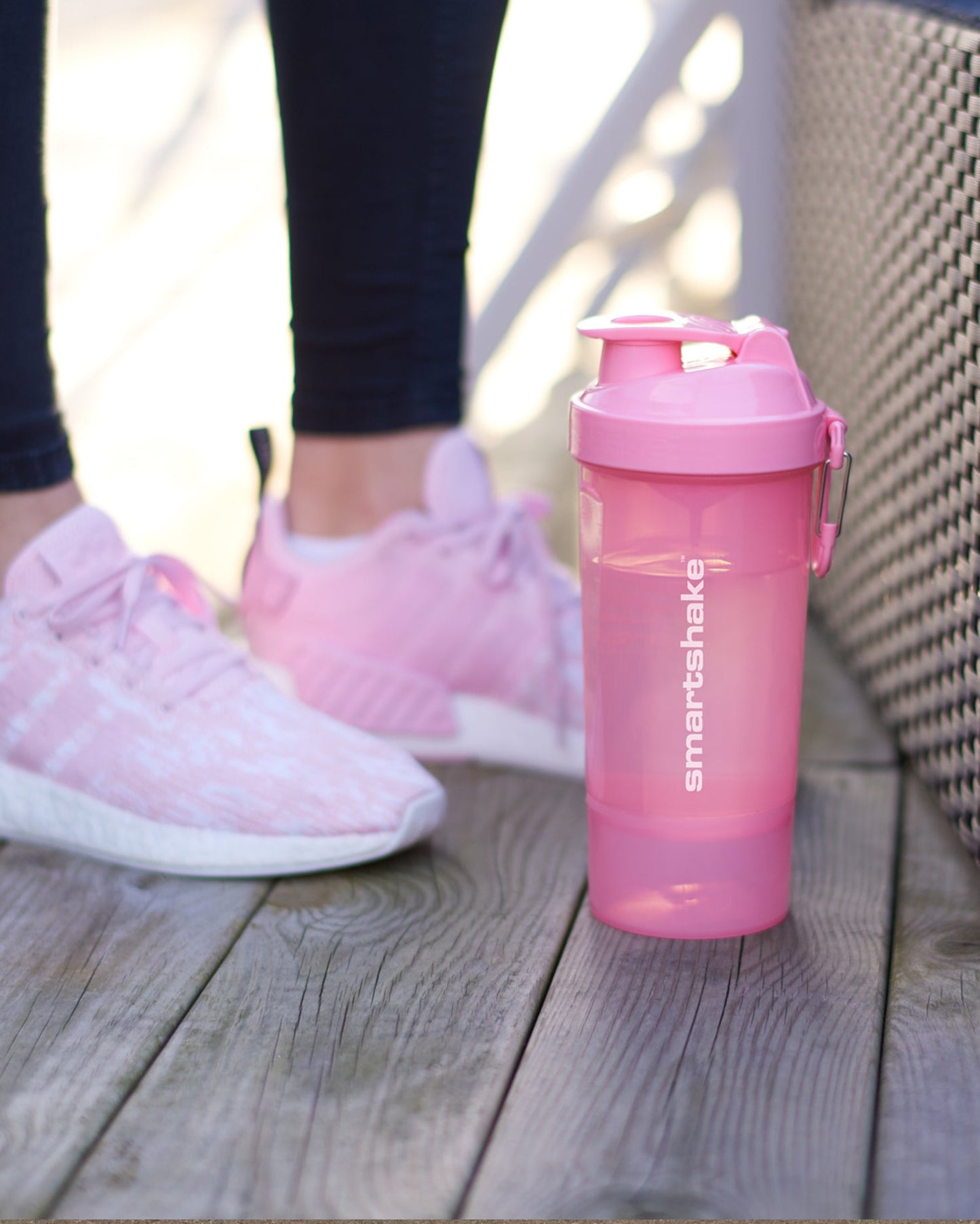 original2go-one-light-pink-x3 smartshake_02go_pink_lifestyle.jpg